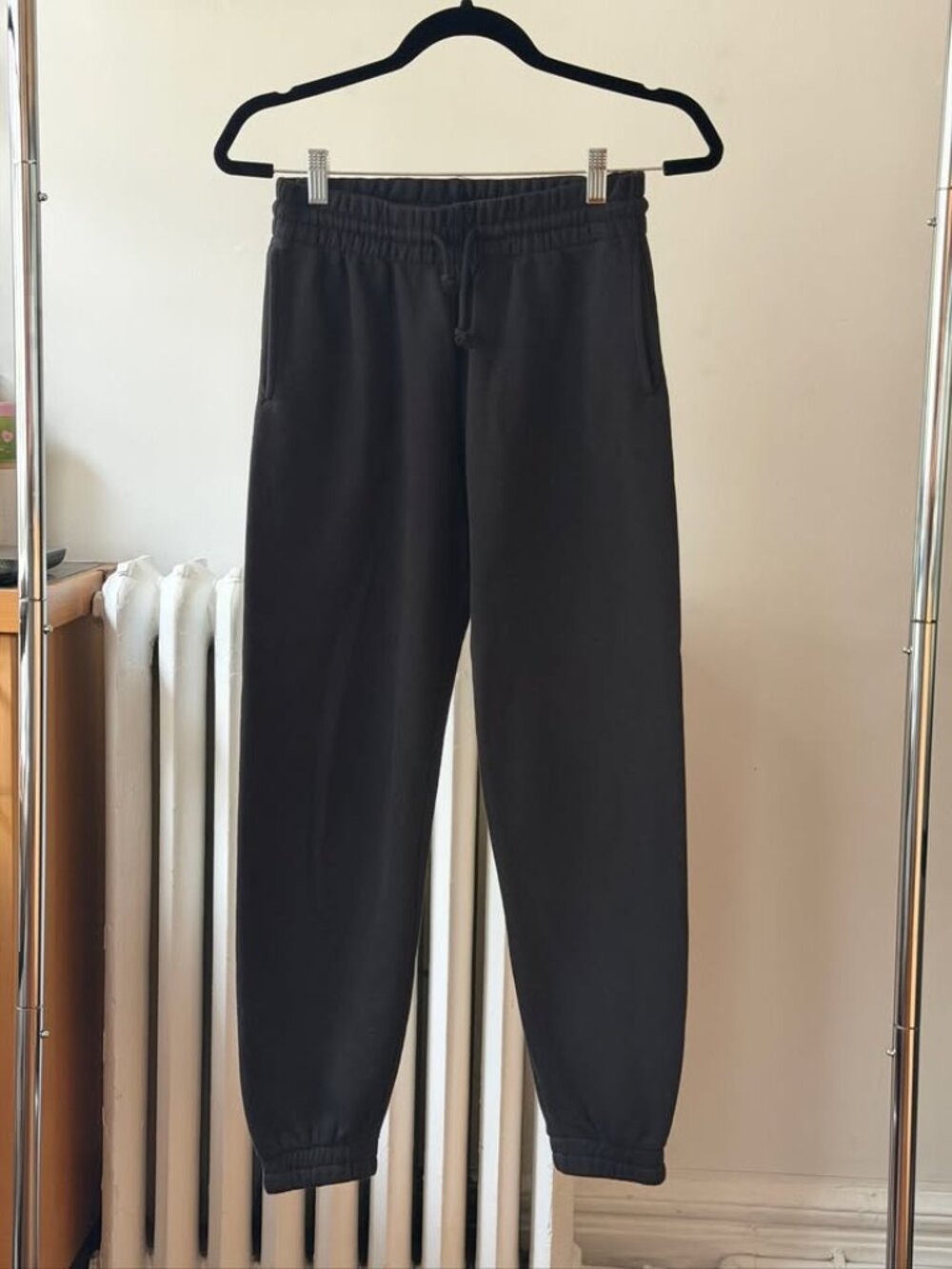 Aritzia TNA Black Tapered Sweatpants